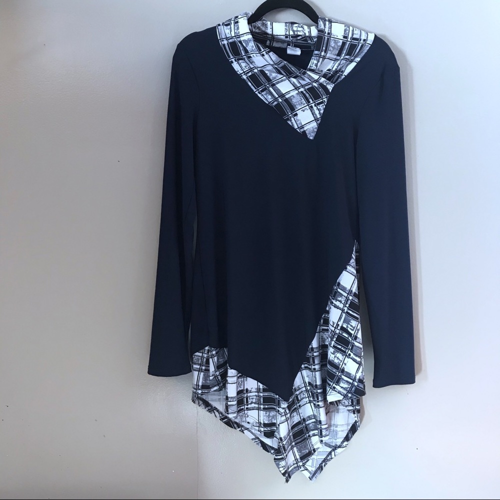 One Fashion USA - Navy Top - M
